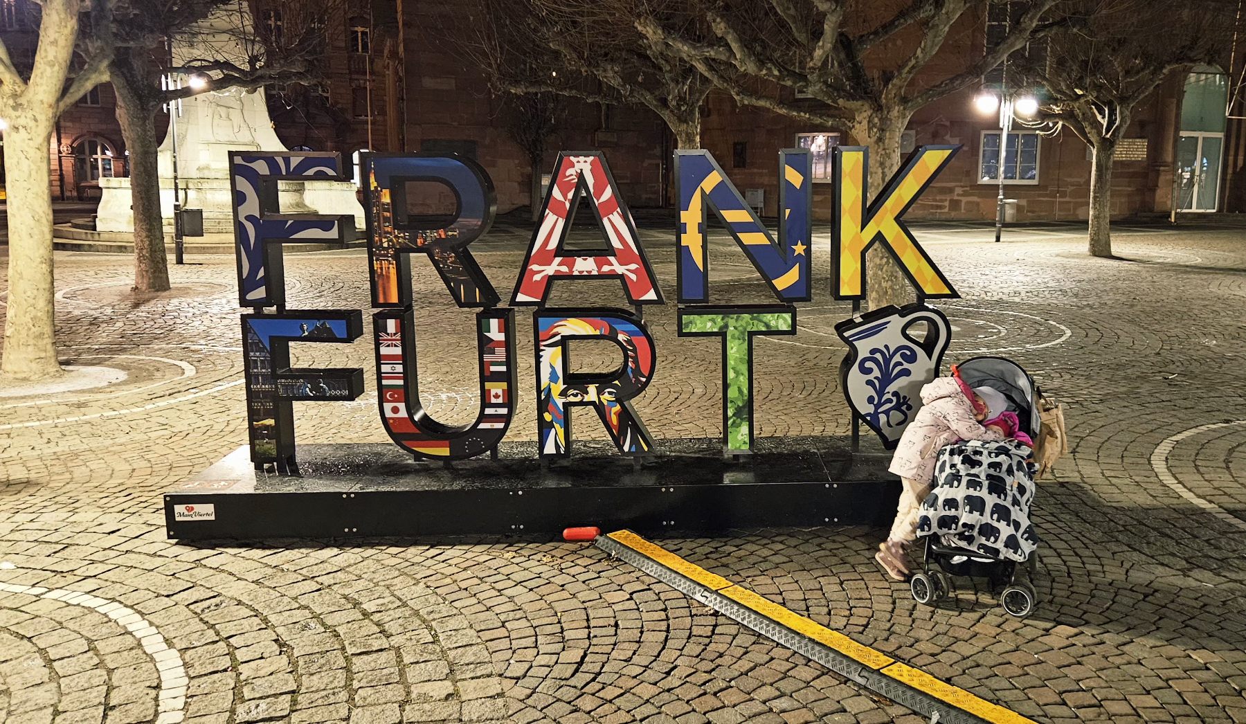 Frankfurt city centre at night